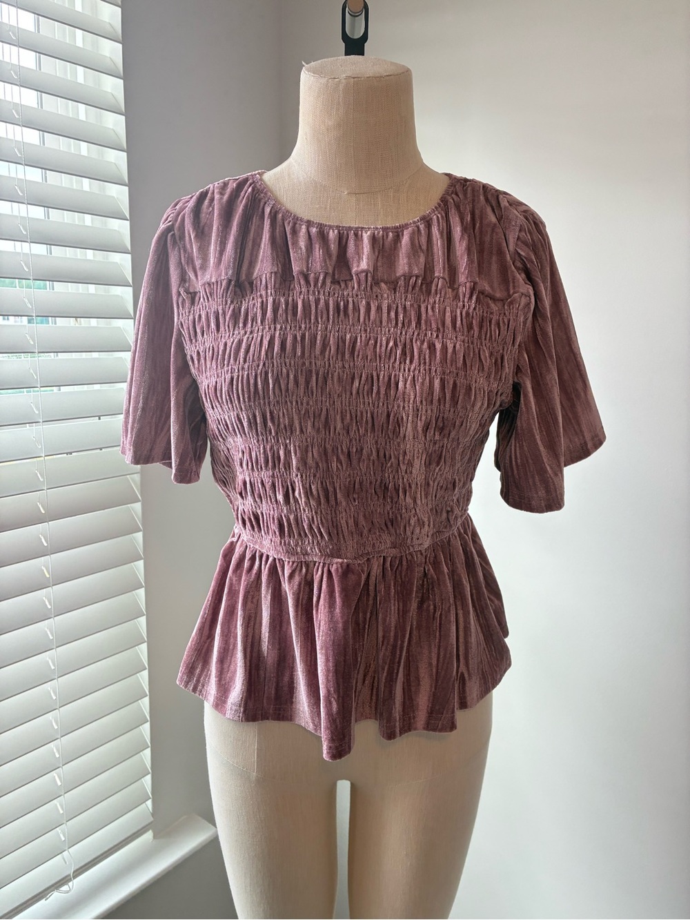 NWT Polagram Versona Women's Smocked Velvet Peplum Blouse